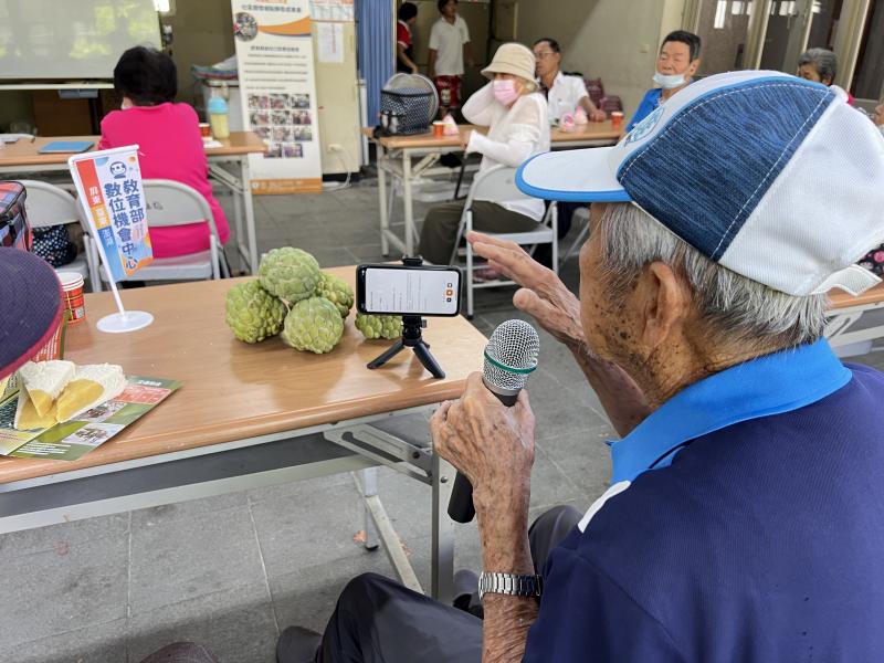 使用Google語音辨識將長輩分享的故事轉換文字記錄下來