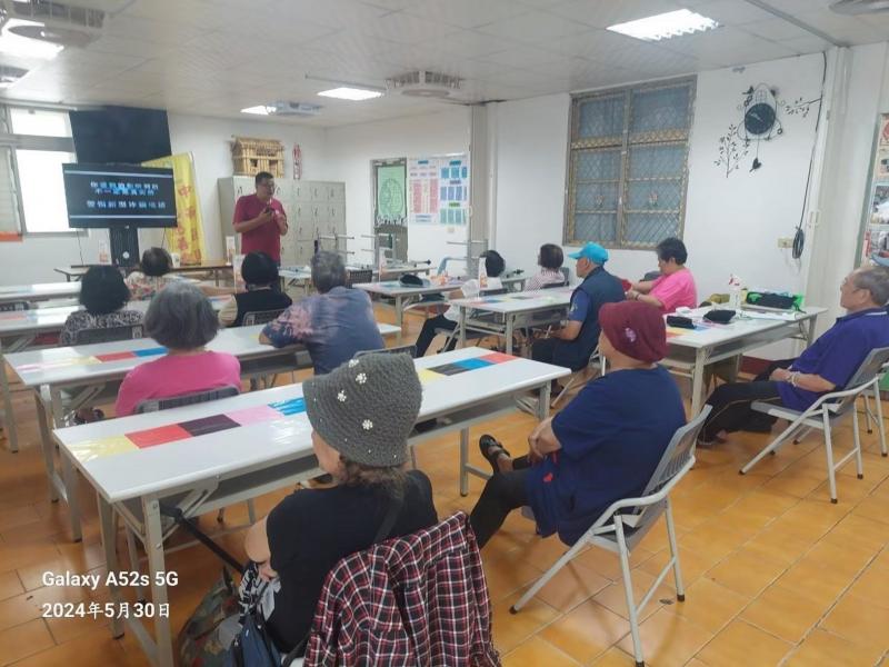 認真聽講上課畫面