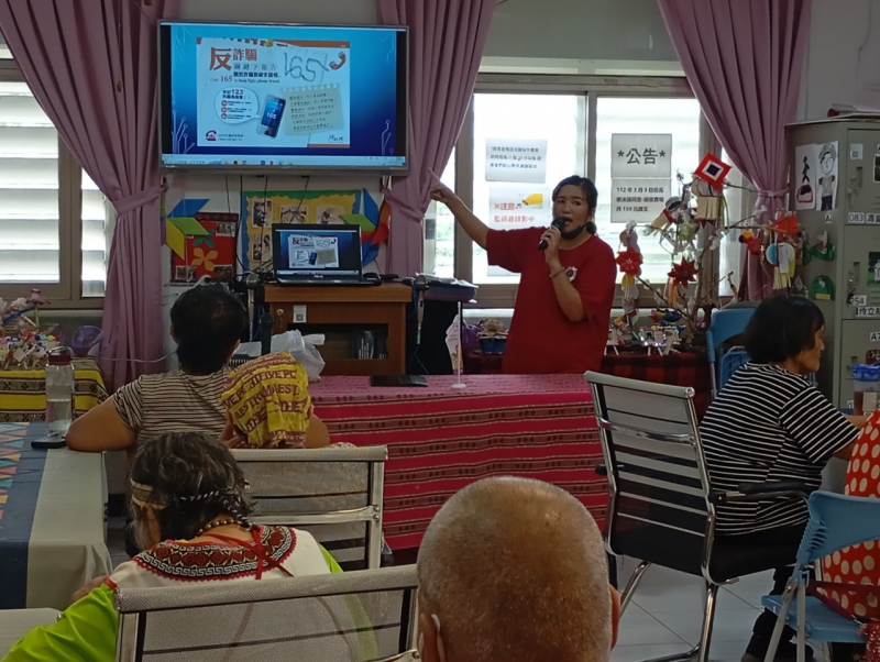 學員認真上課的樣子