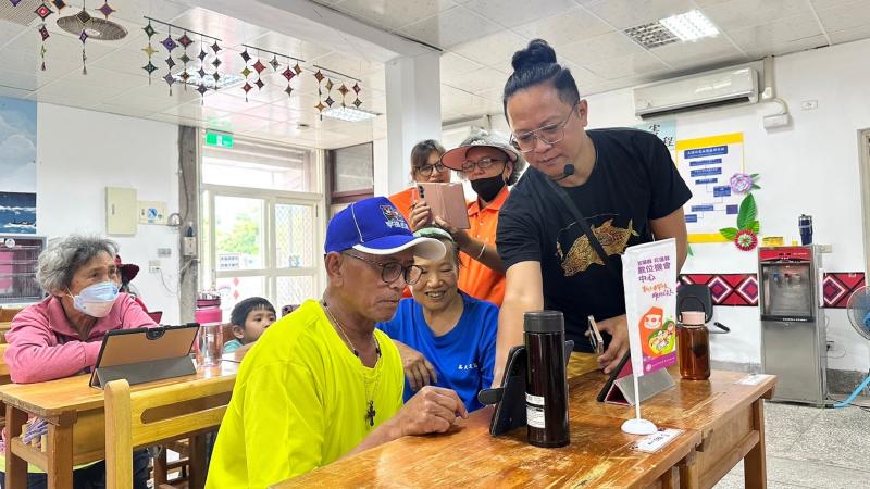 每位學員都開始實際練習