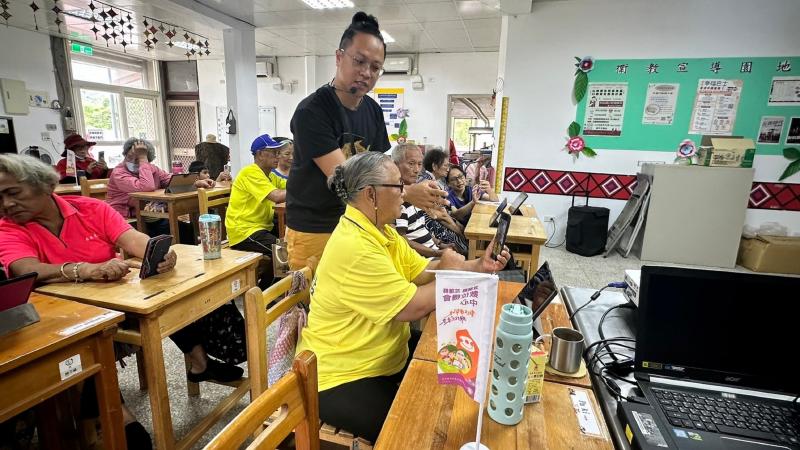 讓長者學會影像錄製，也學會使用通訊軟體與家人和朋友分享