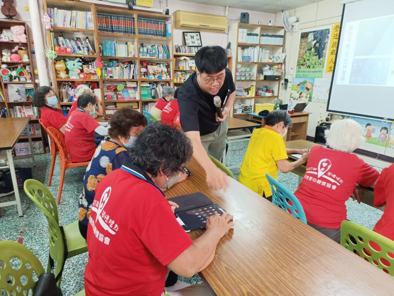 指導學員如何點入APP