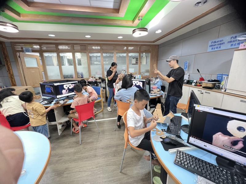 自己的教具自己做(紙盒眼鏡DIY):VR眼鏡紙盒