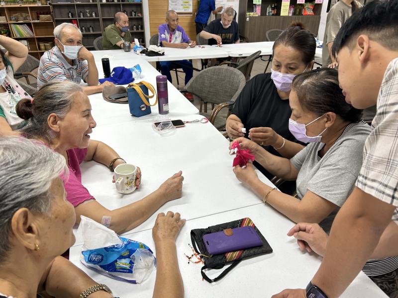 學員體驗3D列印實體拼圖