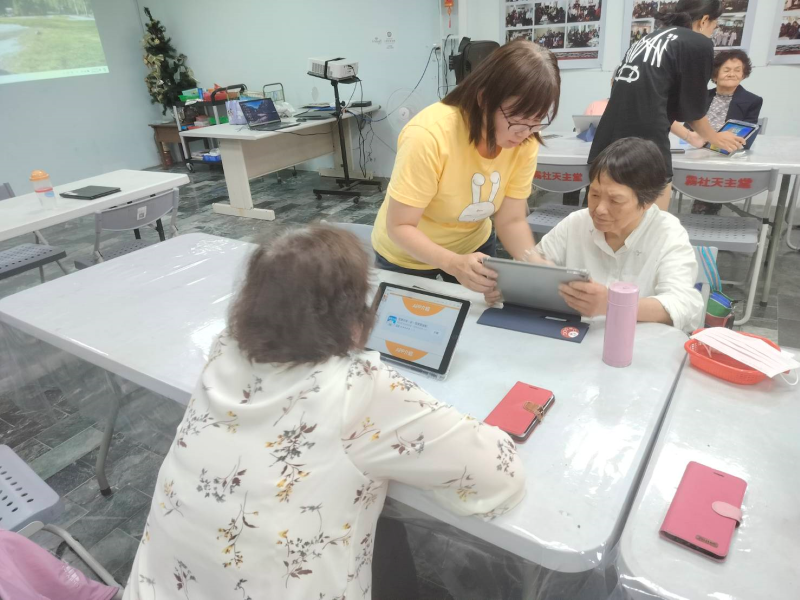 透過實作讓學員更熟悉平板的操作