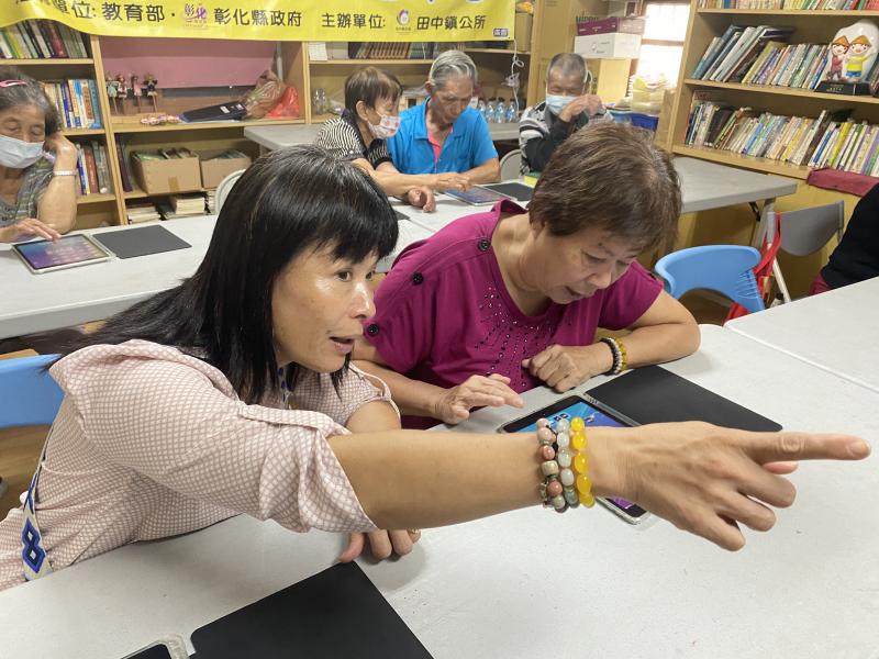 志工熱忱滿滿,隨時在側幫助你