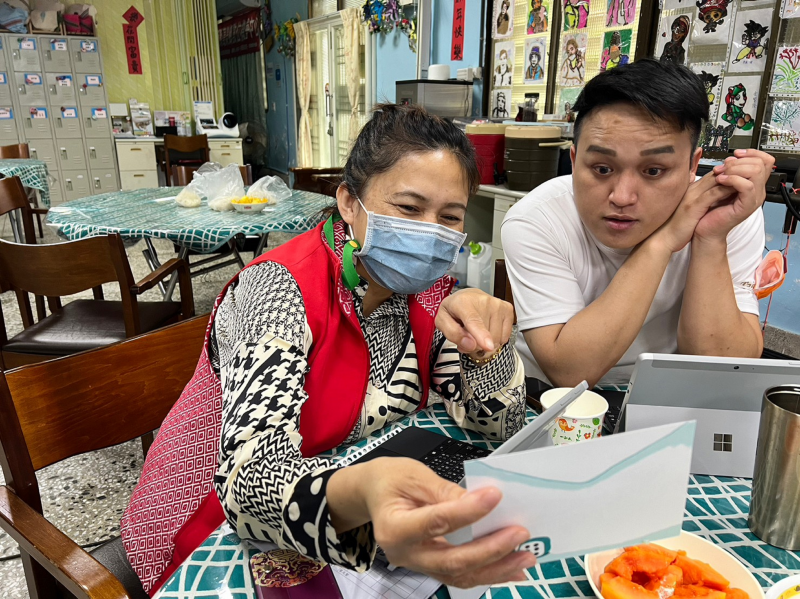 學員認真上課的樣子