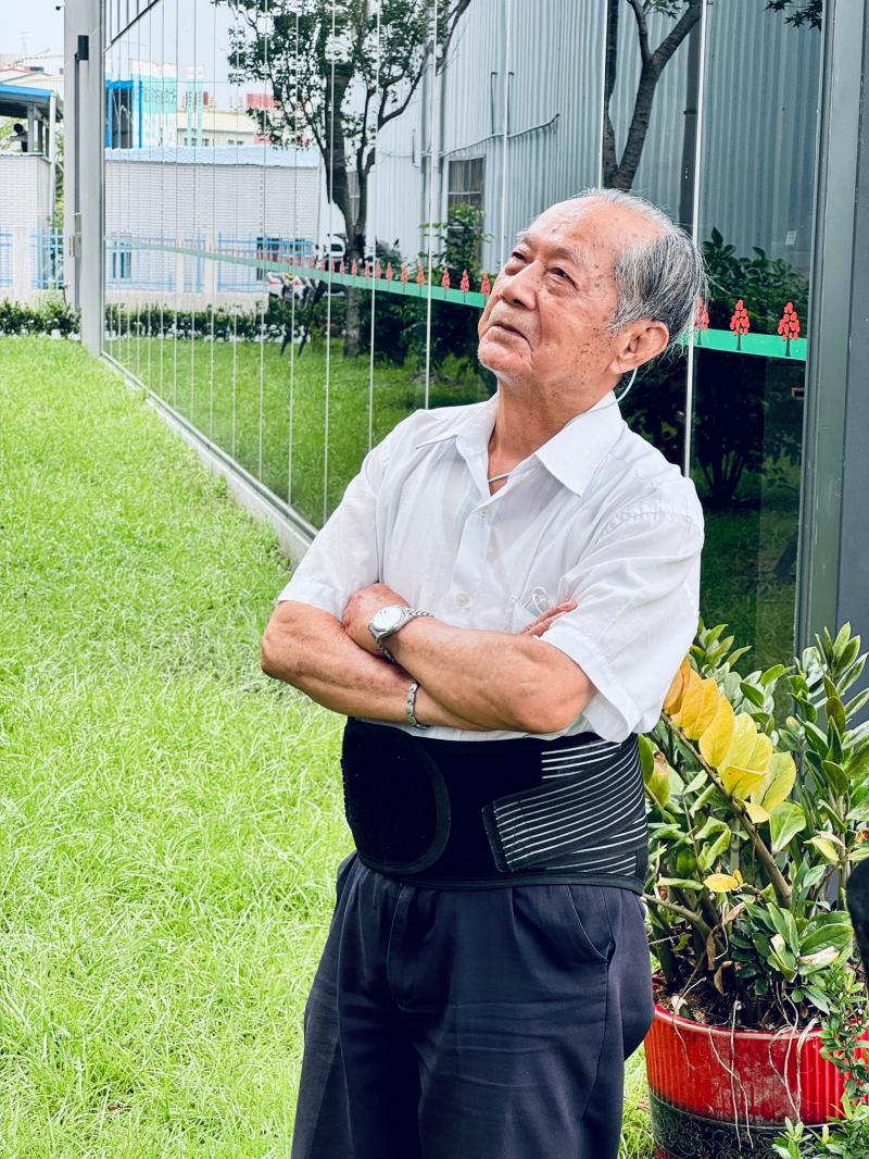 ！志工們幫忙學員拍攝形象照！