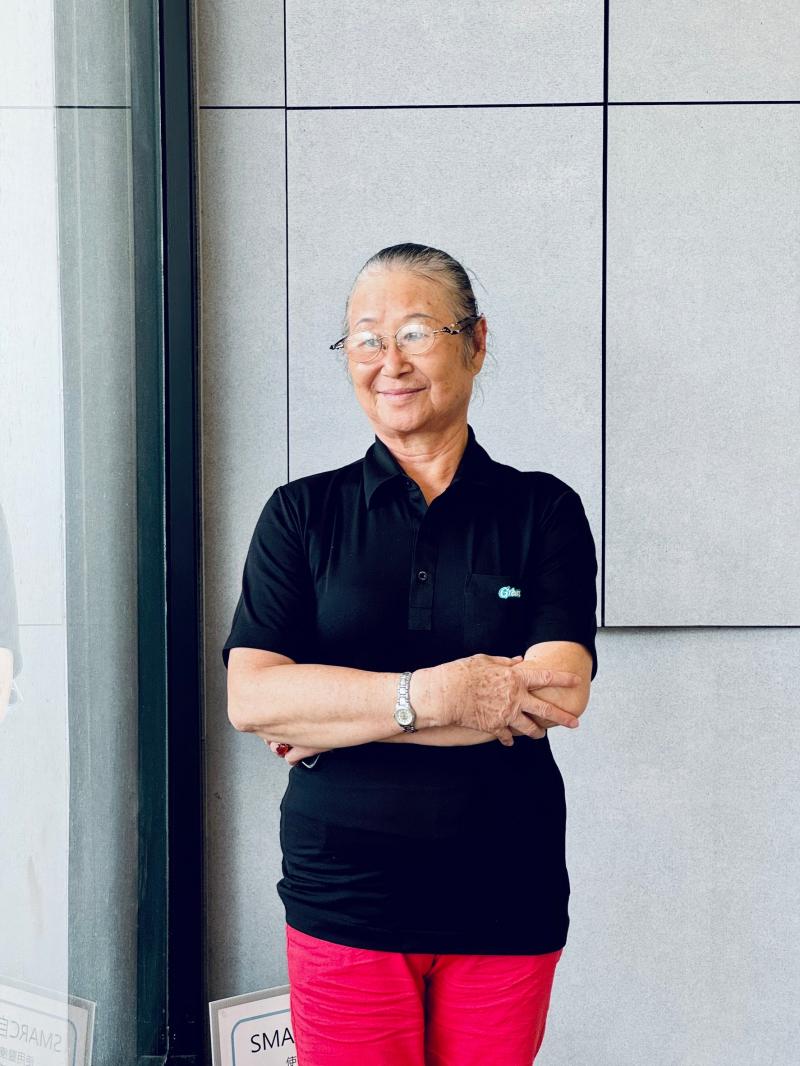 ！志工們幫忙學員拍攝形象照！-1