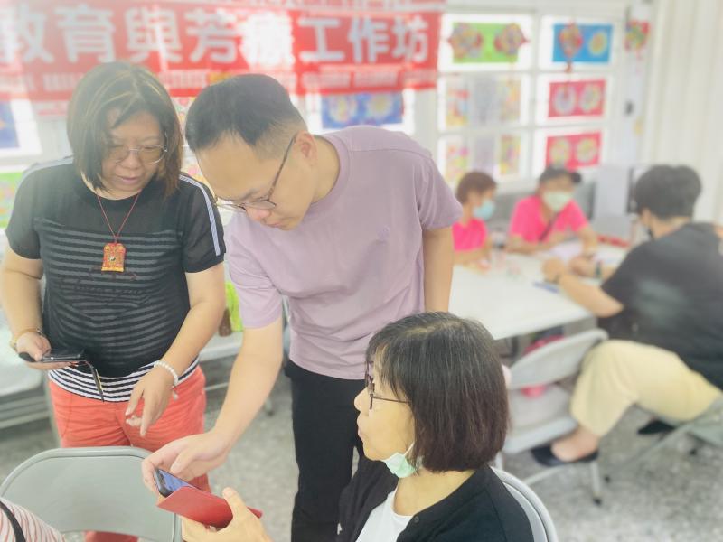 113年在地人才數位培訓嘉義場-手機：相機、相簿課程照片4