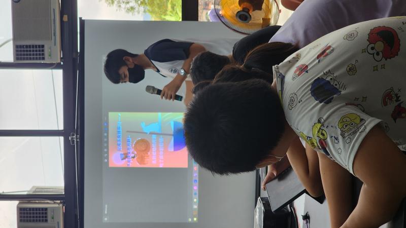 學員了解平面設計師職業生涯後，進行平面設計的作品製作分享