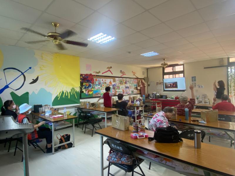 教導學員使用youtube找出健康操影片