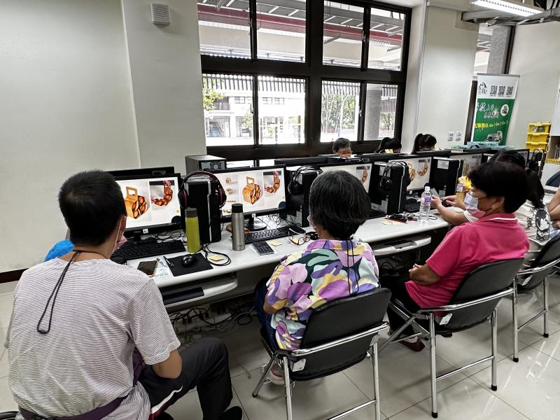 先讓學員們觀看創意有趣的包裝設計範例