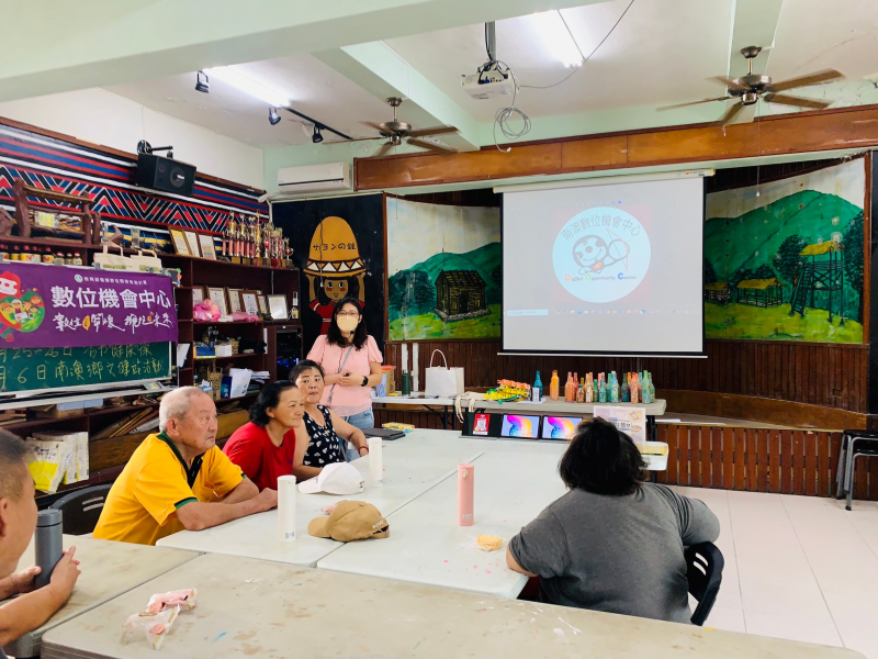 今天上午南澳DOC數位機會中心在金岳文健站成功舉辦 便民E政府-B班數位資訊課程！