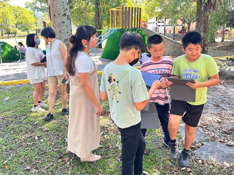 戶外練習拍照，拍攝美麗的校園