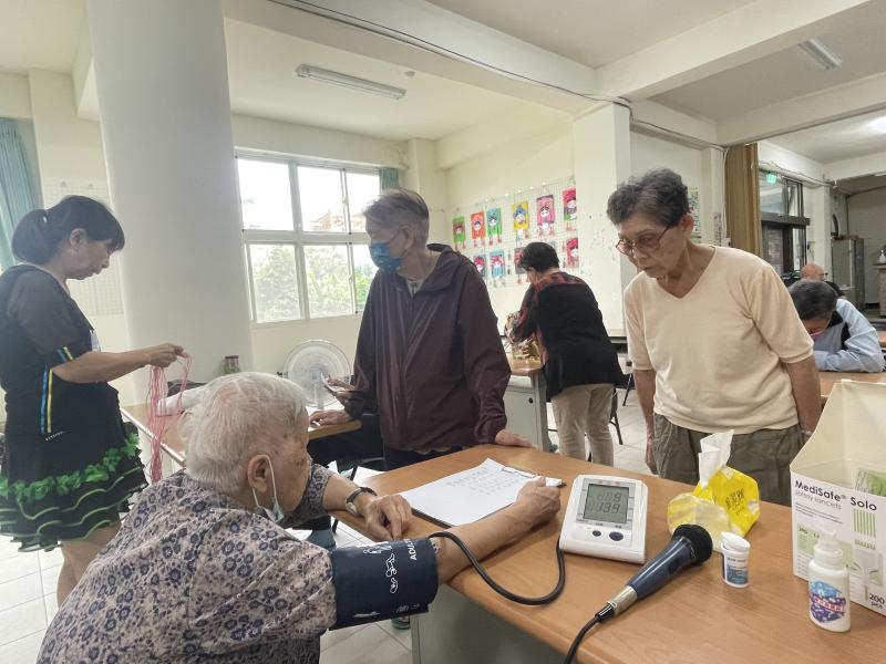 學員體驗新型的三高機