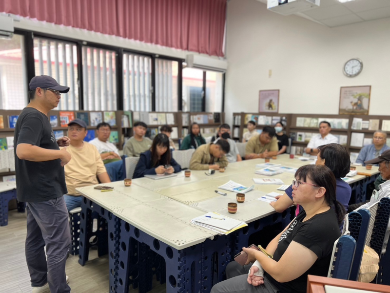 針對學員疑問進行解說與補充說明