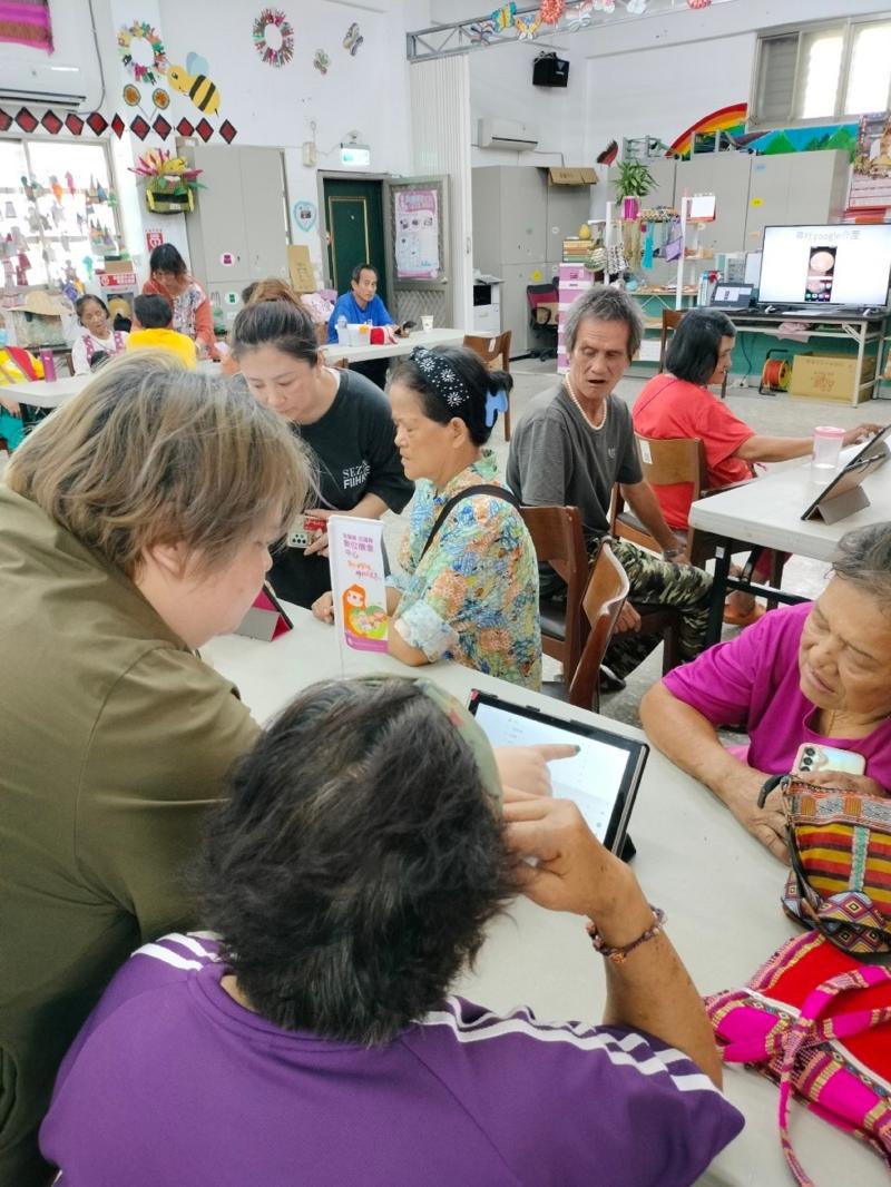 每位學員都開始實際練習