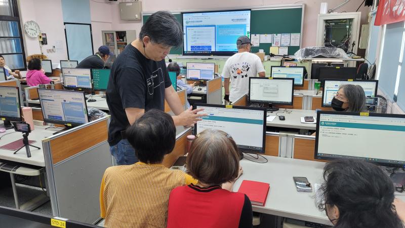 台鐵訂票 App 安裝及操作。