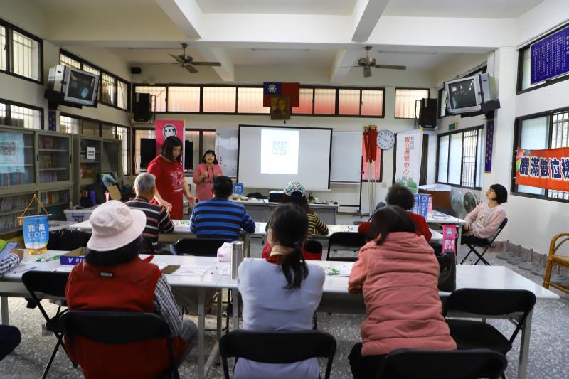 民眾踴躍來上課