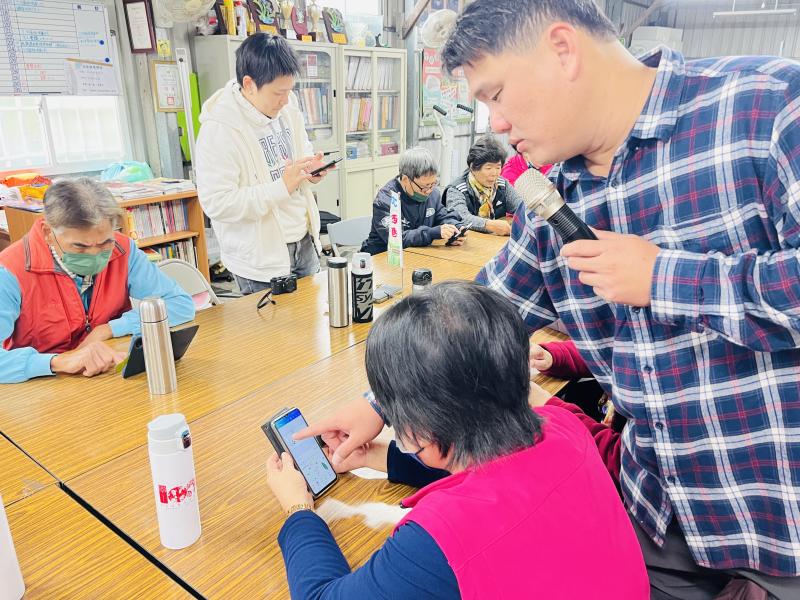 學習如何將圖片與文字組合,打造個人化的馬克杯圖案