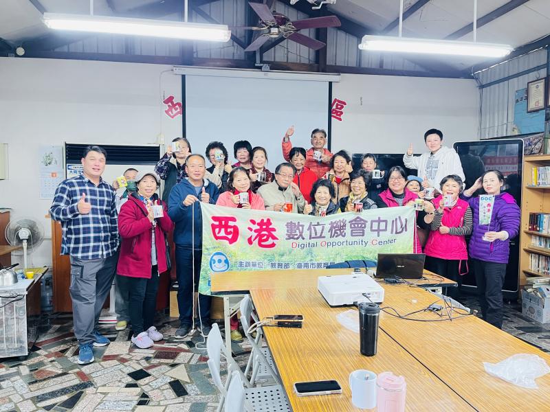 不僅學到了熱轉印技術,還獲得了一份具有紀念價值的作品