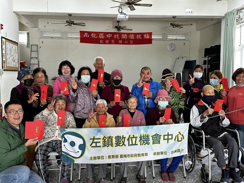 與作品的大合照