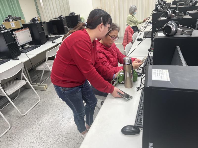 學員操作使用CapCut