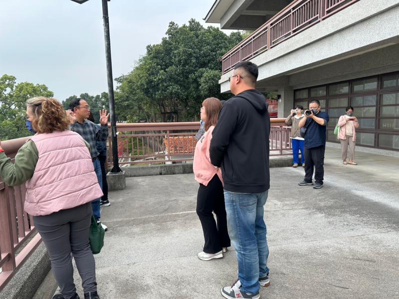 講師至寺廟景點實際教授紀錄技巧