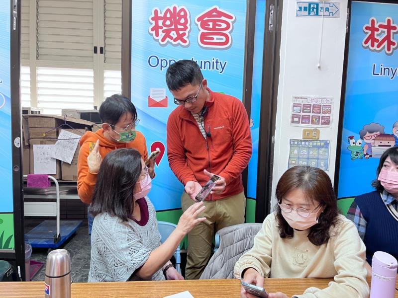 學員的各種問題，老師都很有耐心的解答。