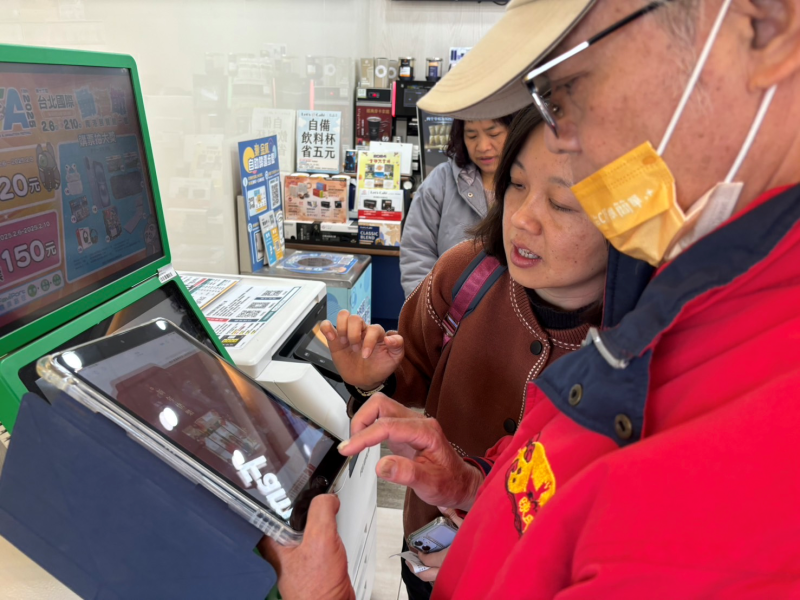 學習用平板上傳製作好的紅包袋到ibon