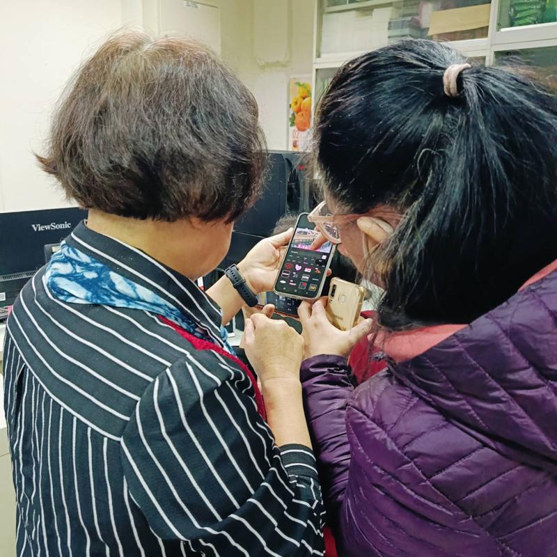 學員們也會互相幫忙對方