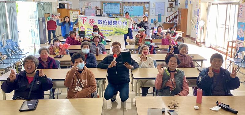 這次的課程圓滿完成，也感受到年齡不是問題，學習的心態與行動力才是關鍵。