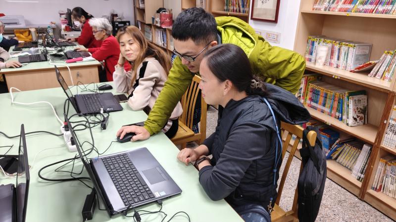 新住民姐妹的精進創作，canva排版設計也能上手