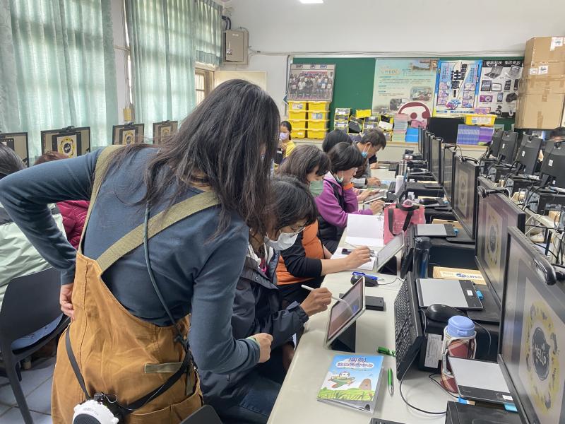 講師與學員互動一百分