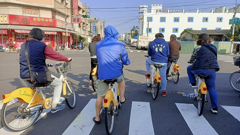 講師也特別強調交通規則，例如騎乘時須靠右側慢車道，以確保自身安全。