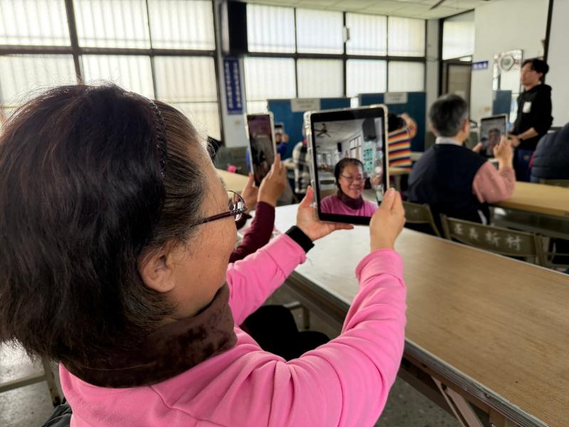 學員們開心學習