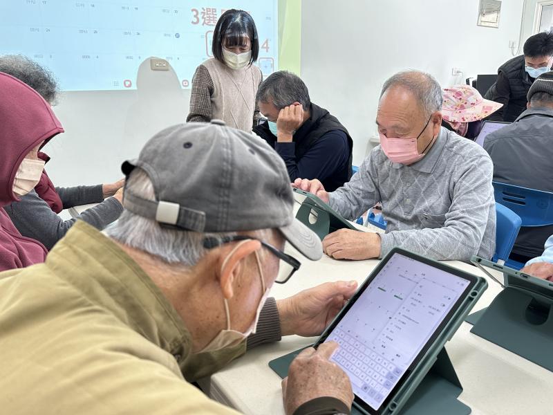 學員們開始挑戰建立日曆事件與視訊通話！