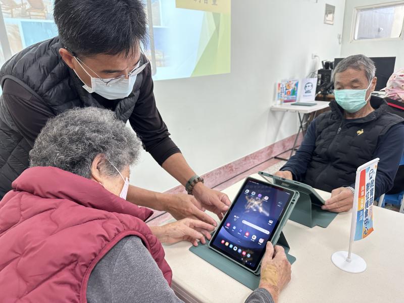 透過課程，每位學員學習設定提醒、記錄重要日期，甚至獨立完成一次視訊通話。這不只是學習科技，更是讓數位工具真正融入生活！