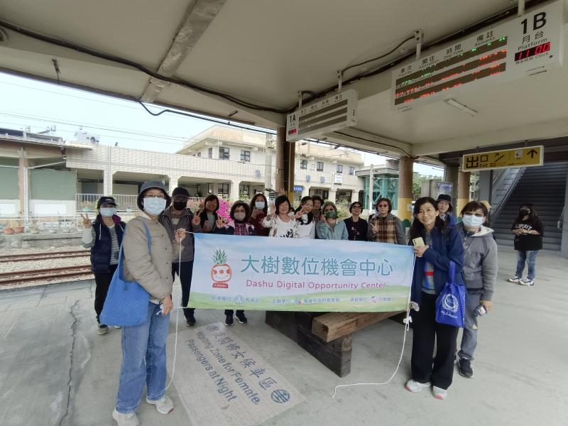 從九曲堂火車站出發我們預計搭10點59分區間車前往竹田站