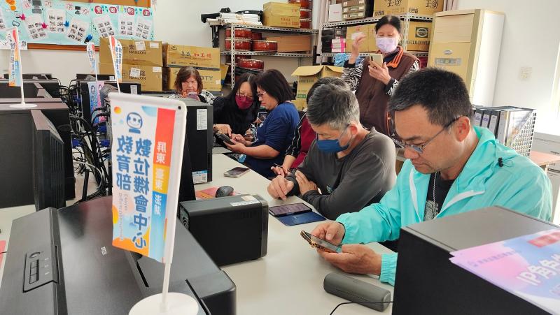 學員們實際操作google基本搜尋