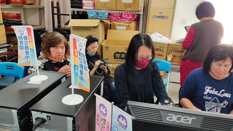 學員們實際操作雲端硬碟