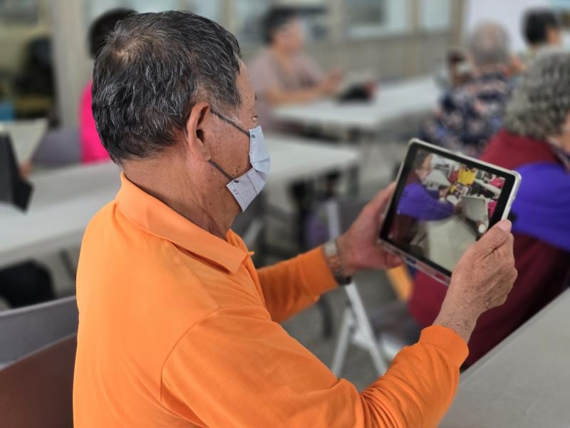 學員依老師講授方法學習拍出好畫面。