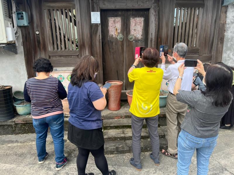 到處走走拍拍吧~