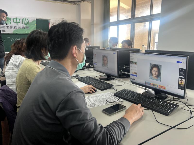 照片中同學用圖片結合個性化敘事,透過情感分析模型讓AI理解人類情緒,調整語氣,這些AI工具不僅能幫助教師創建高質量的課程內容,還能增強學生的參與度和學習動力