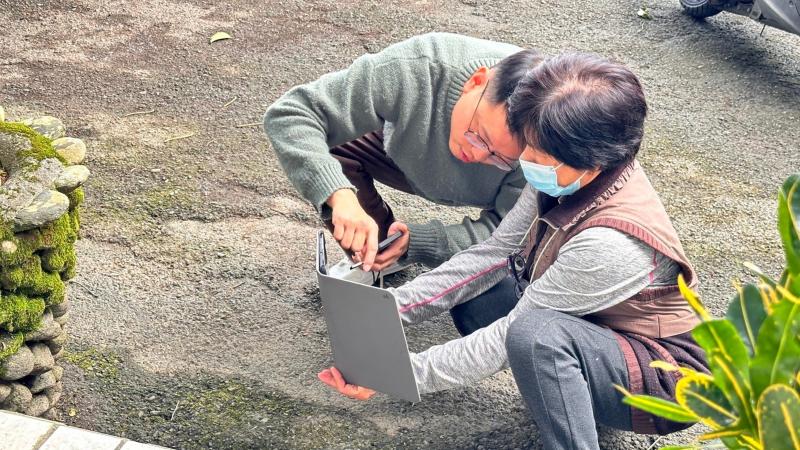 到戶外練習拍照，記錄社區的日常