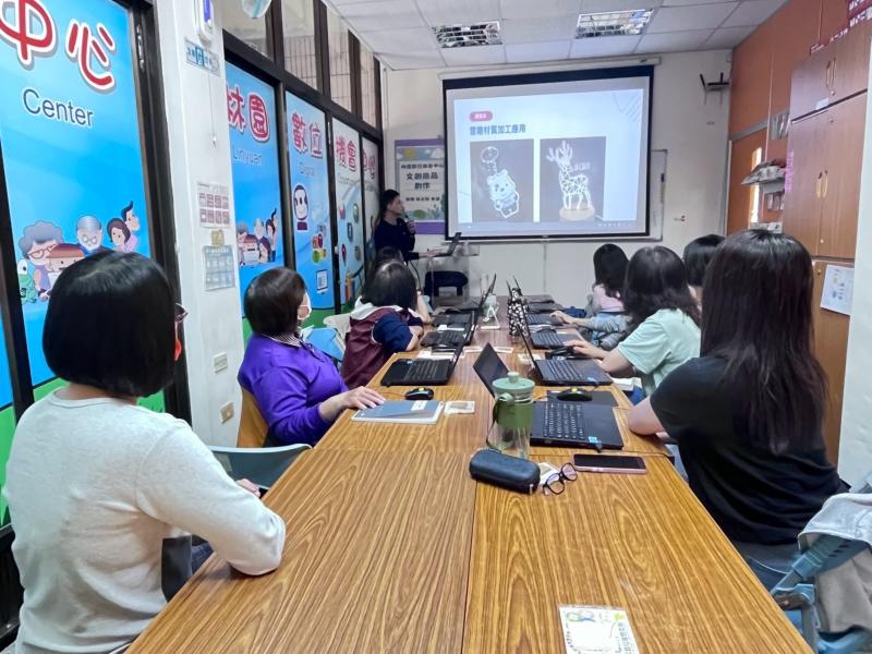 雷雕課程上課情形。