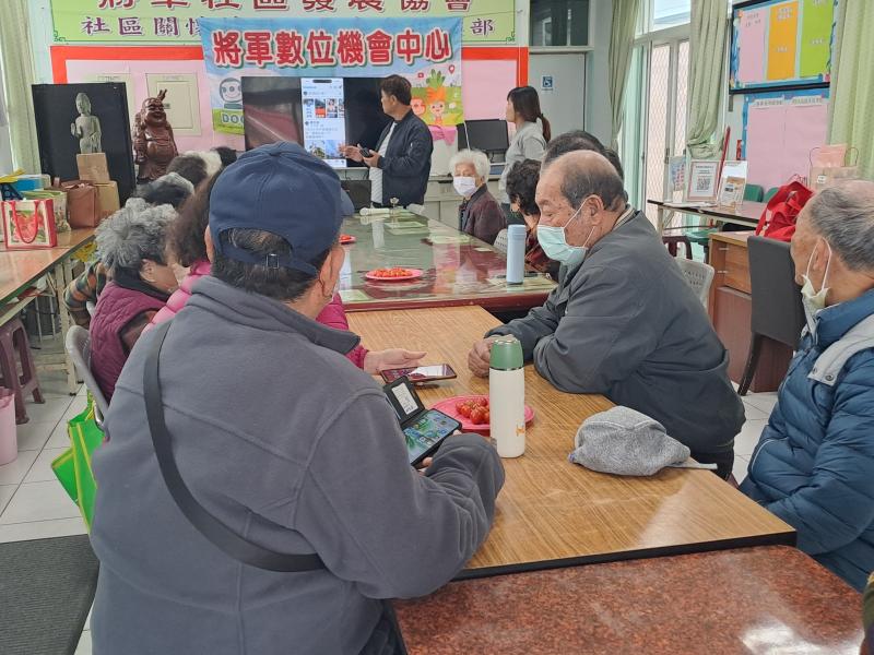 長時間使用手機可能會對眼睛造成一定的影響。為了保護眼睛健康，我們可以採取一些措施，如保持適當的閱讀距離