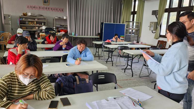 吳老師分享作品與學員互動