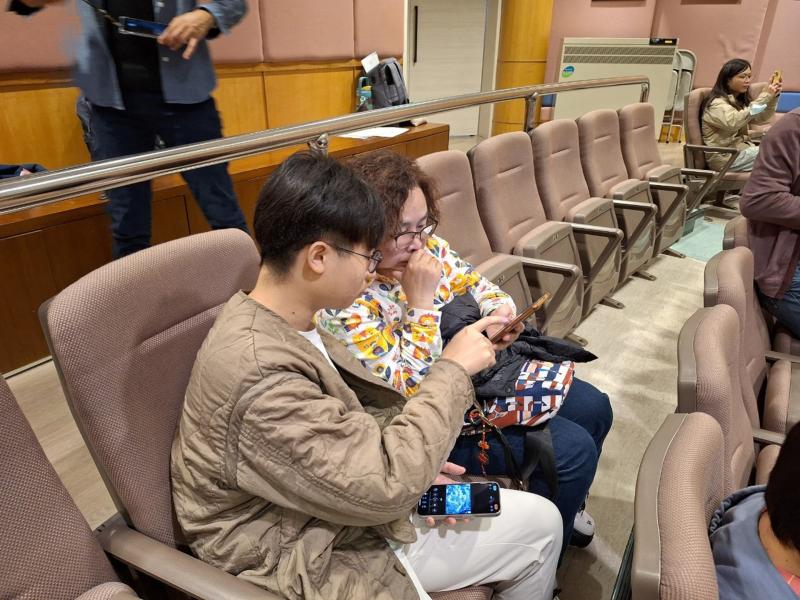 浩洋老師協助個別學員指導